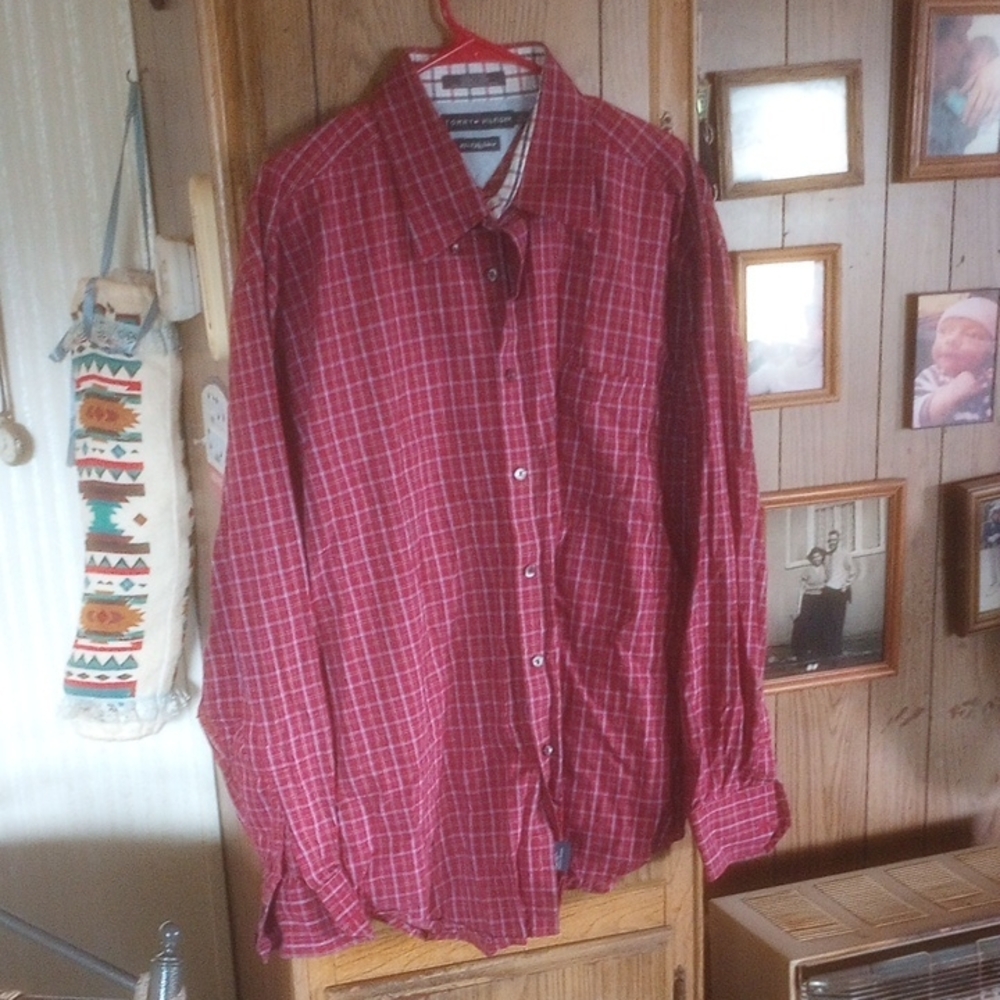 TOMMY HILFIGER Men's Red Checkered Shirt